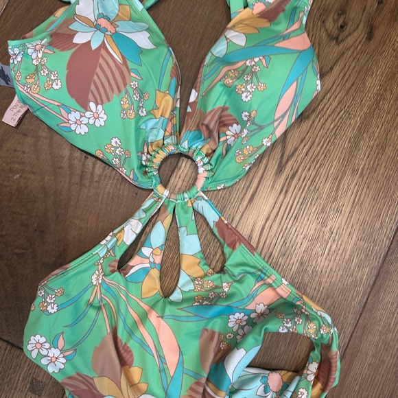 Power to the flower size small swimsuit - Picture 6 of 6